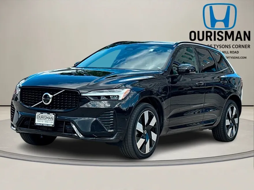 2024 Volvo XC60 Plus photo 1