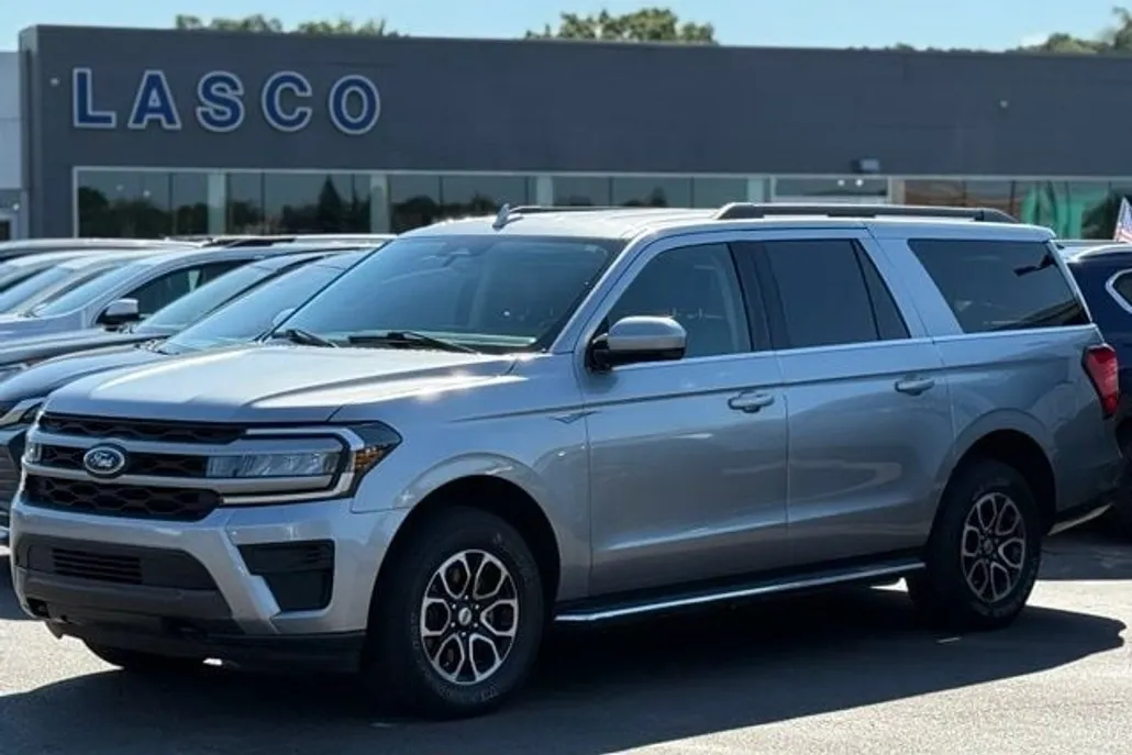 2022 Ford Expedition MAX XLT photo 1