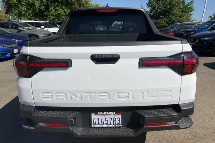 2025 Hyundai Santa Cruz SE photo 1