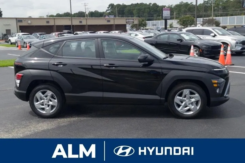 2026 Hyundai Kona SE photo 1