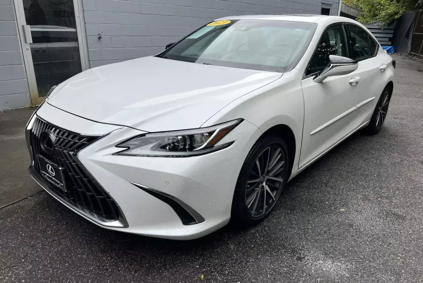 2023 Lexus ES 350 photo 1