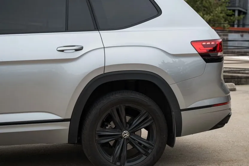 2023 Volkswagen Atlas SEL R-Line photo 1