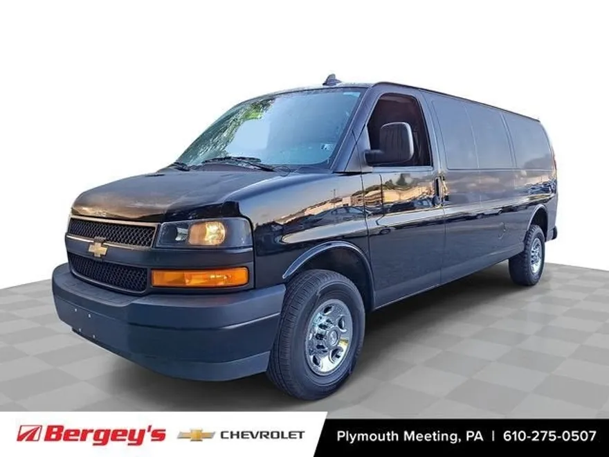 2023 Chevrolet Express 3500 Work Cargo Van photo 1