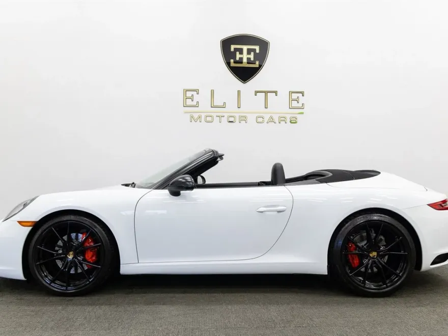 2017 Porsche 911 Cabriolet photo 1