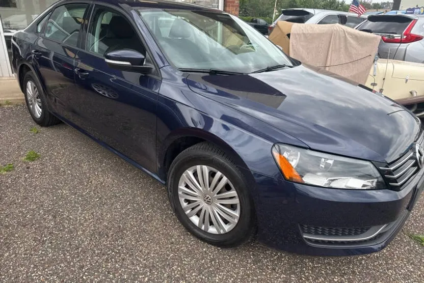 2014 Volkswagen Passat S photo 1