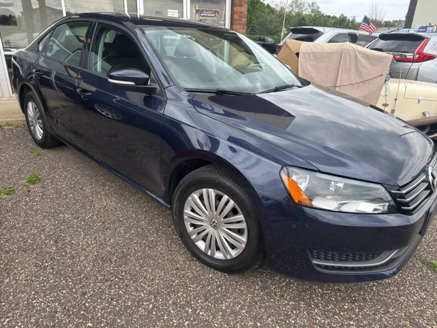 2014 Volkswagen Passat S photo 1