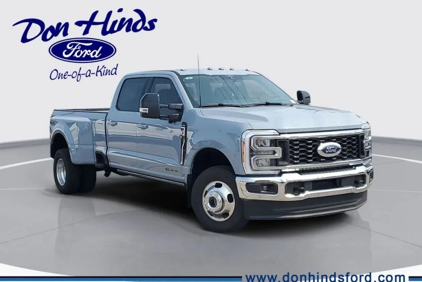 2025 Ford F-350 Lariat photo 1