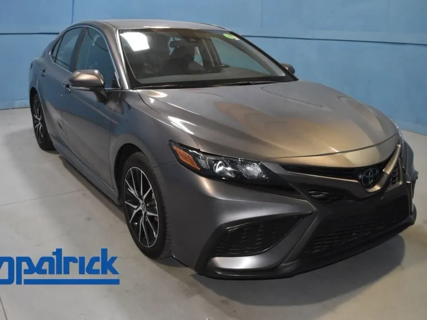 2024 Toyota Camry SE photo 1