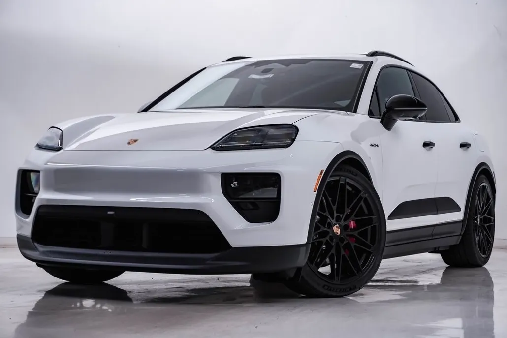 2025 Porsche Macan Electric photo 1