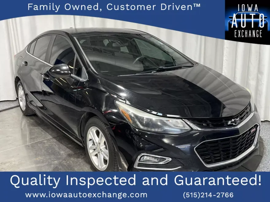 2018 Chevrolet Cruze LT photo 1