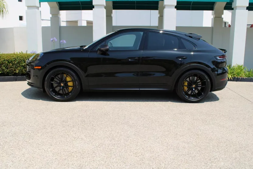 2025 Porsche Cayenne Coupe Turbo GT photo 1