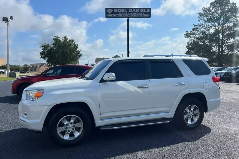 2013 Toyota 4Runner SR5 2WD photo 1