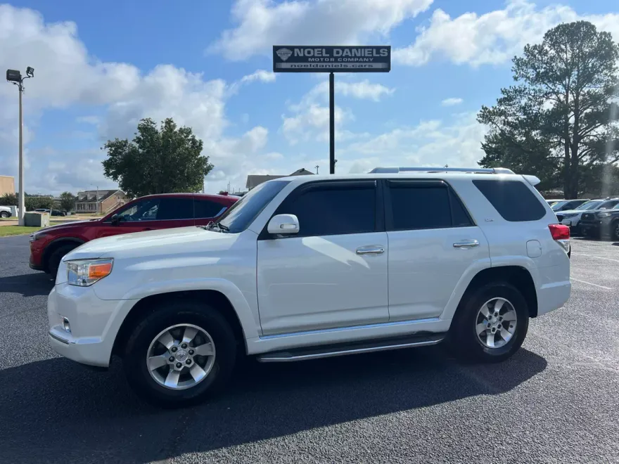 2013 Toyota 4Runner SR5 2WD photo 1
