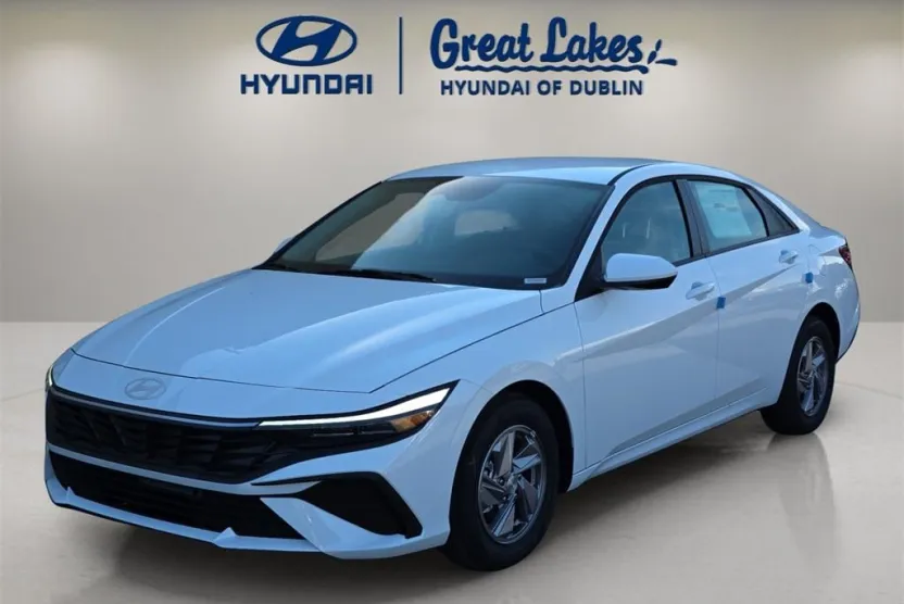 2025 Hyundai Elantra SE photo 1