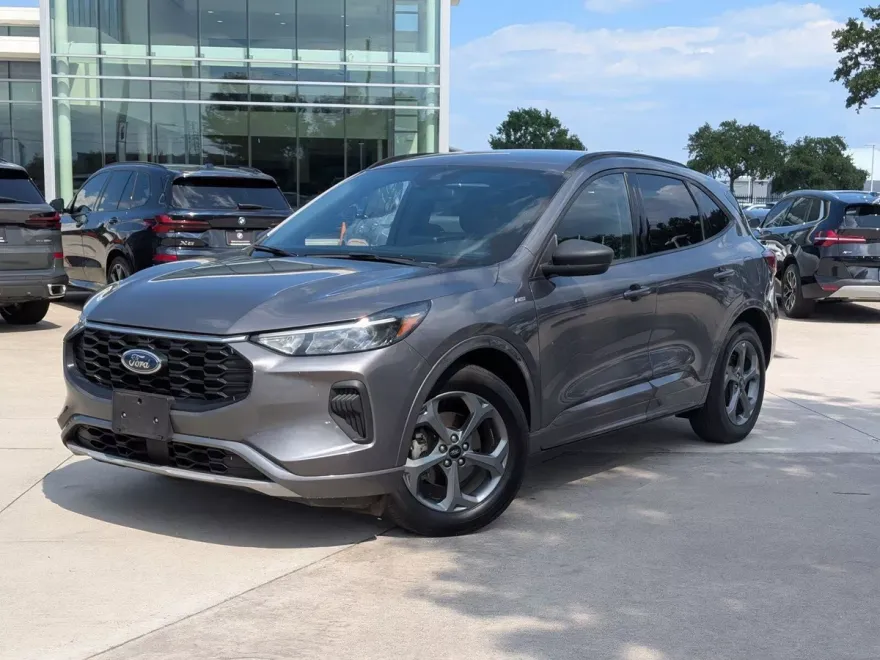 2023 Ford Escape ST-Line photo 1