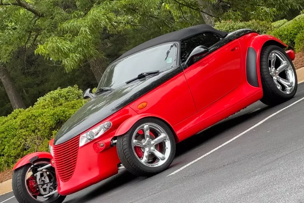 2000 Plymouth Prowler Base photo 1