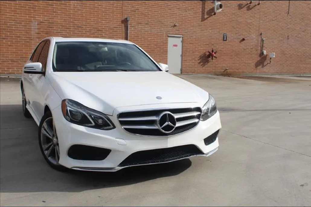 2016 Mercedes Benz E photo 1