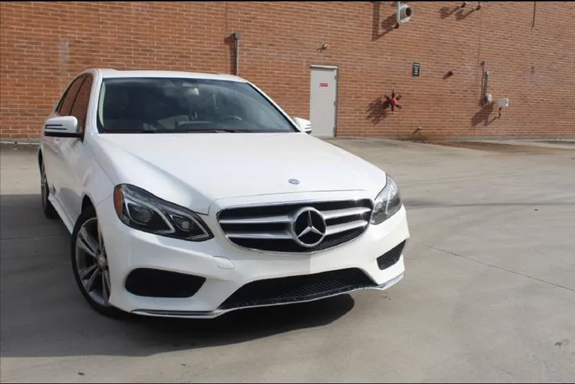 2016 Mercedes Benz E photo 1