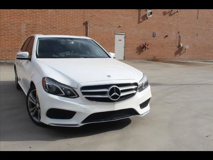2016 Mercedes Benz E photo 1