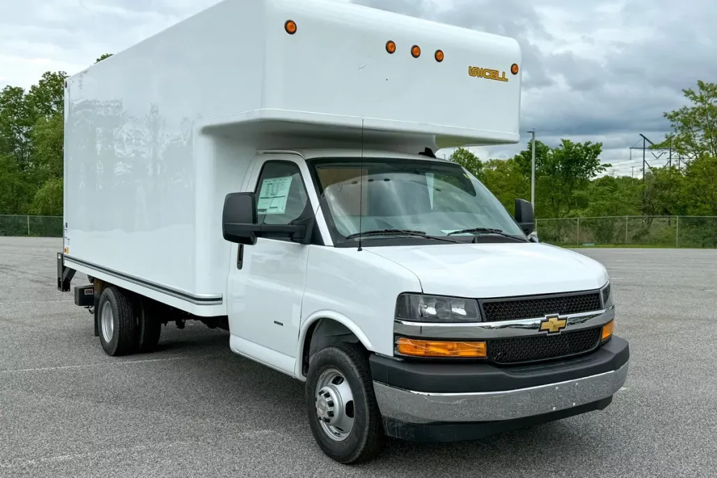 2025 Chevrolet Express 3500 Cutaway Van photo 1