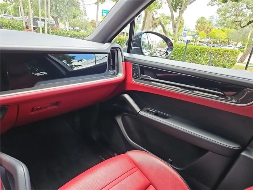 2024 Porsche Cayenne Base photo 13