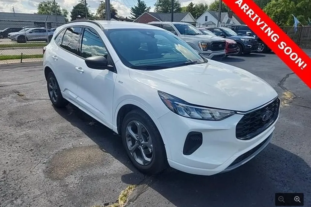 2023 Ford Escape ST-Line photo 1