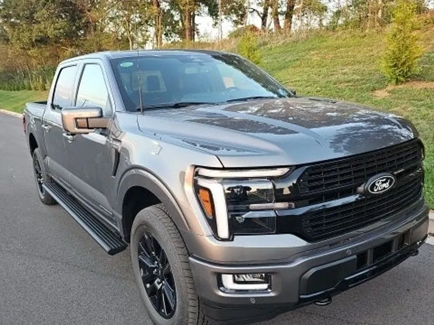 2025 Ford F-150 Platinum photo 1