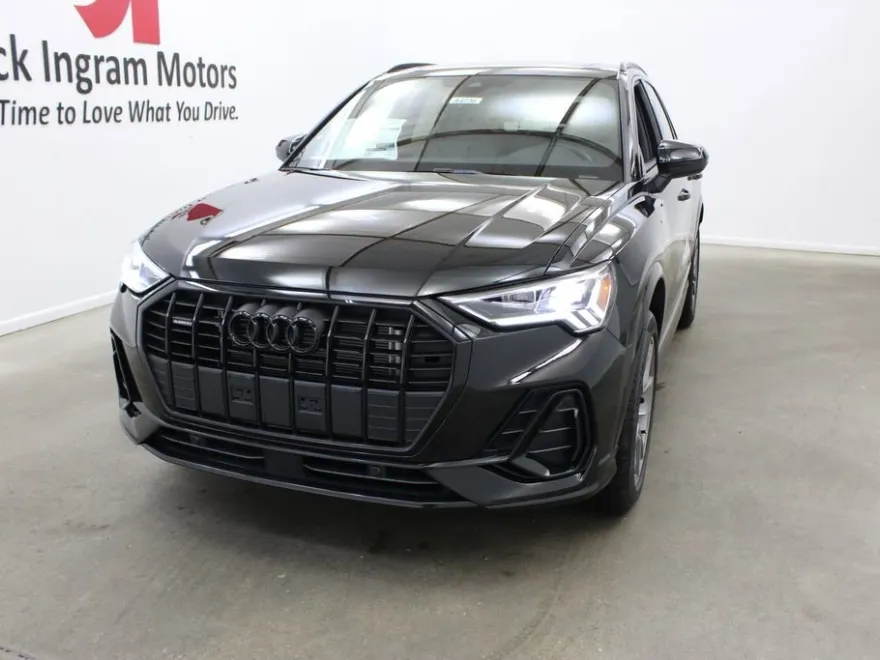 2025 Audi Q3 S line Premium photo 1