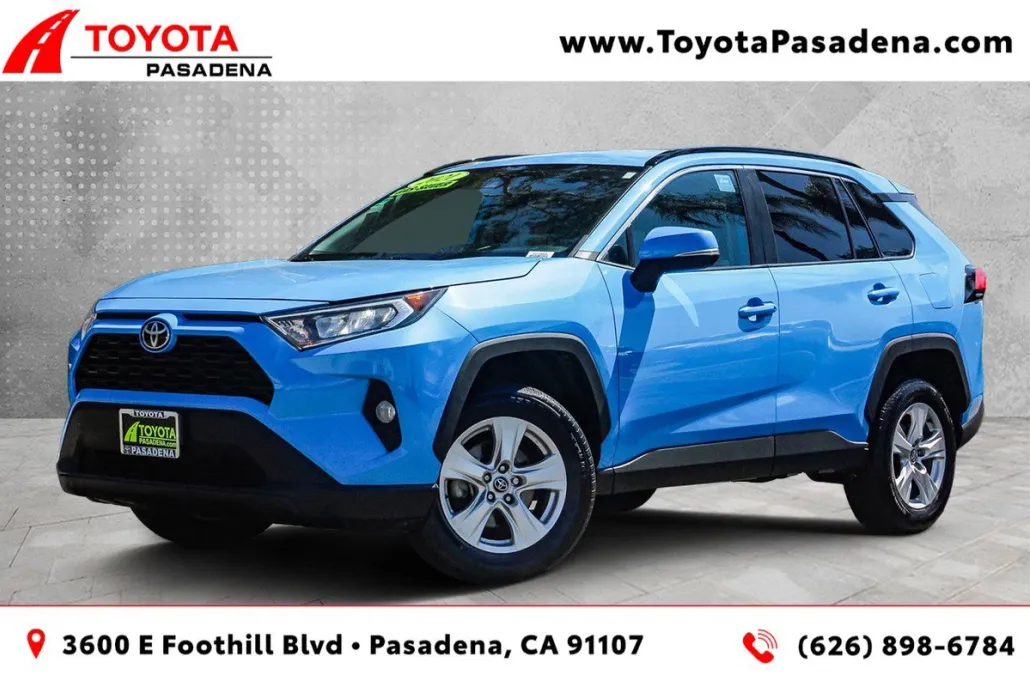 2021 Toyota RAV4 XLE photo 1