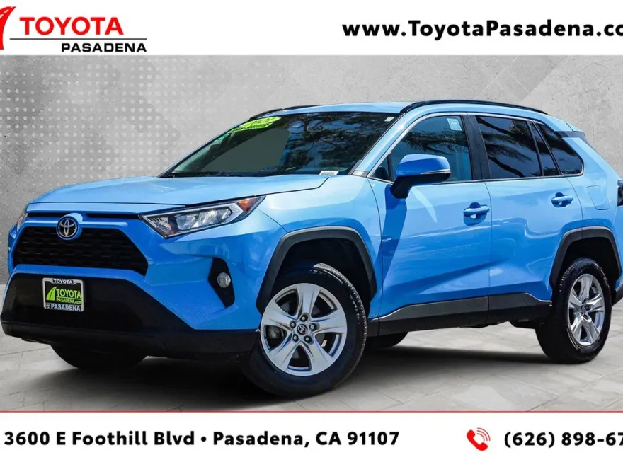 2021 Toyota RAV4 XLE photo 1