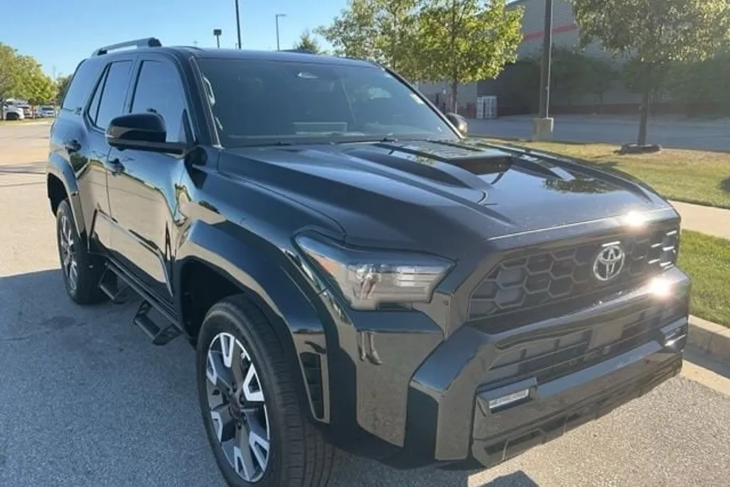 2025 Toyota 4Runner SR5 photo 1