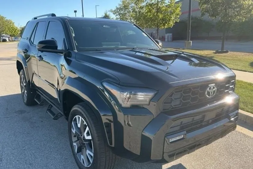 2025 Toyota 4Runner SR5 photo 1