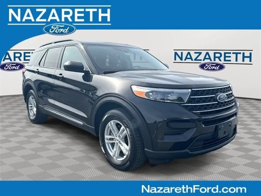 2023 Ford Explorer XLT photo 1