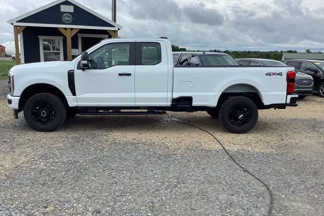 2025 Ford F-350 XL photo 1
