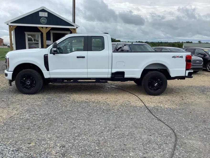 2025 Ford F-350 XL photo 1