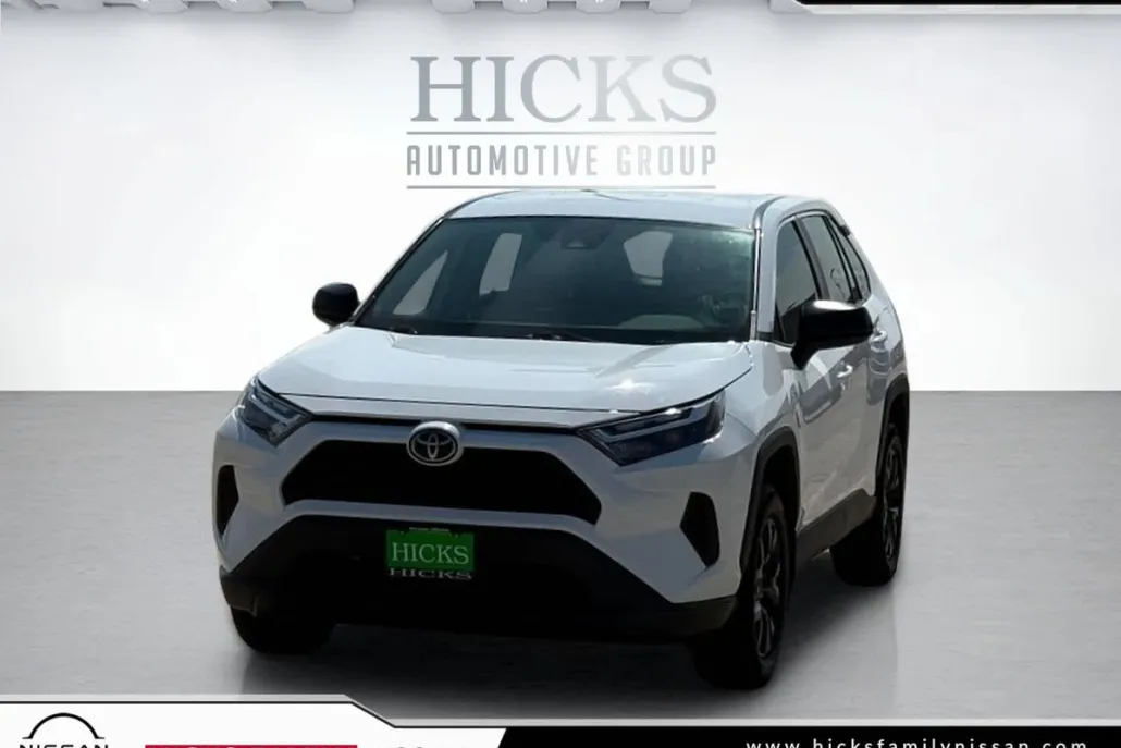2024 Toyota RAV4 LE photo 1