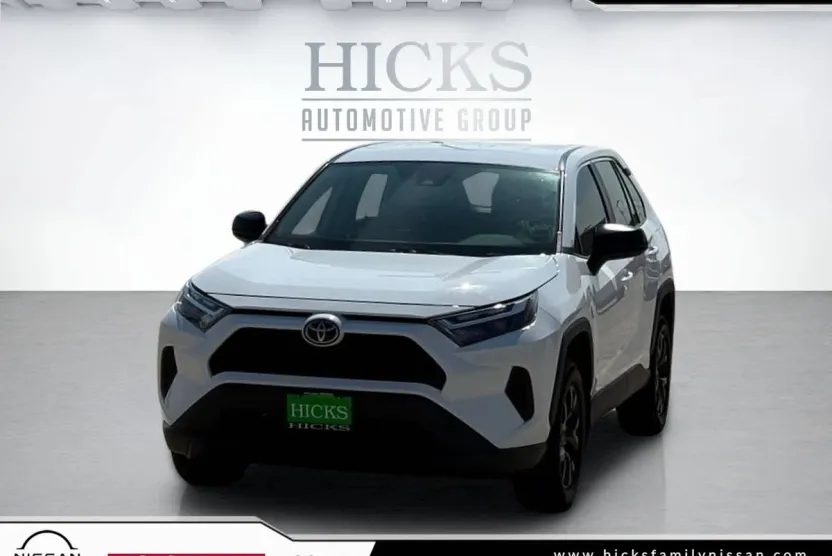 2024 Toyota RAV4 LE photo 1
