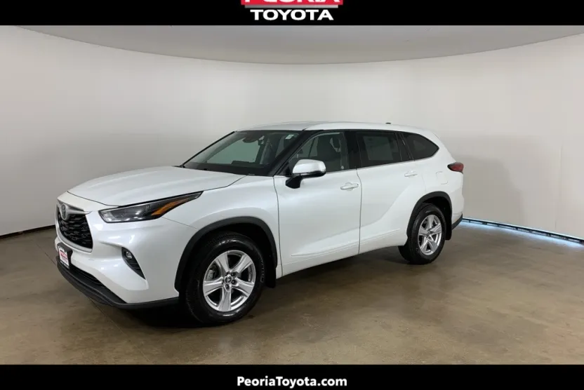 2022 Toyota Highlander LE photo 1