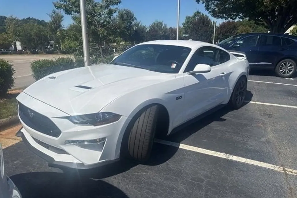 2020 Ford Mustang GT photo 1
