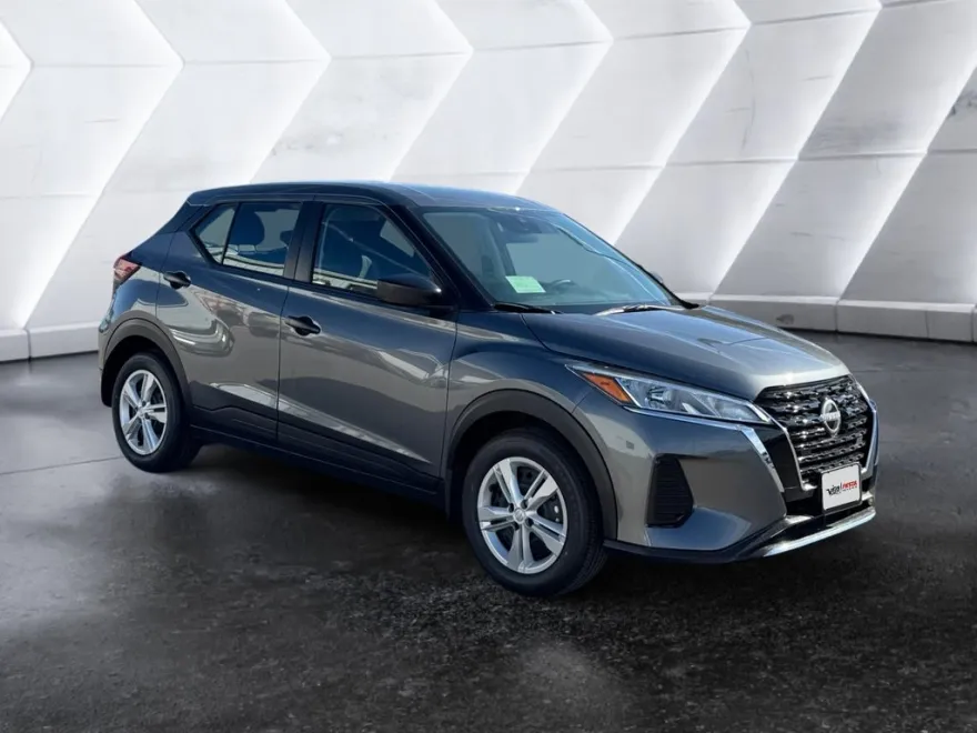 2025 Nissan Kicks Play S photo 1