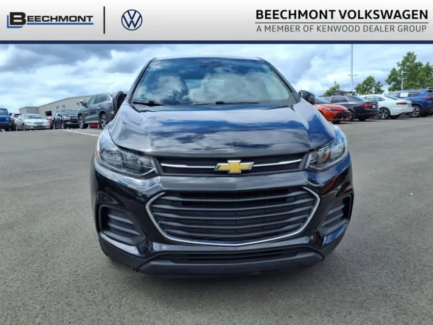 2022 Chevrolet Trax LS photo 1