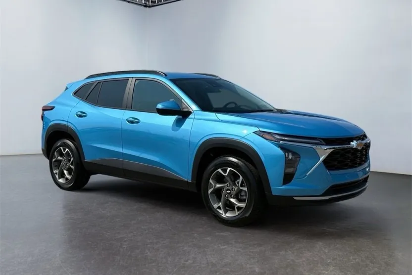 2025 Chevrolet Trax LT photo 1
