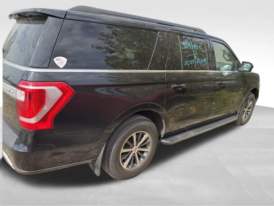 2019 Ford Expedition MAX XLT photo 1