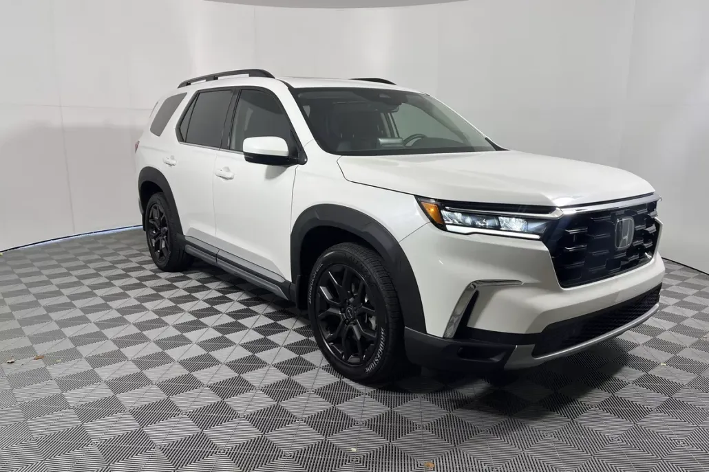 2025 Honda Pilot Touring photo 1