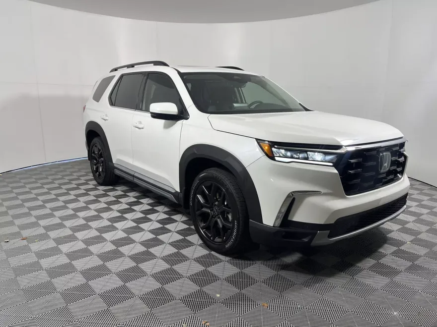 2025 Honda Pilot Touring photo 1