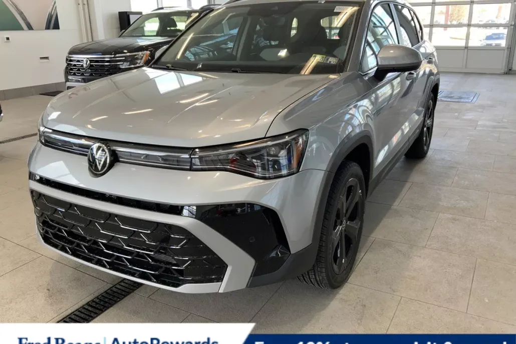 2025 Volkswagen Taos SEL photo 1