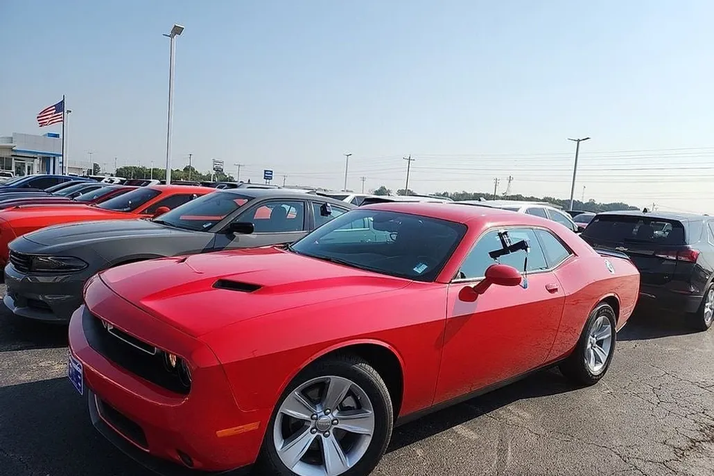 2023 Dodge Challenger SXT photo 1