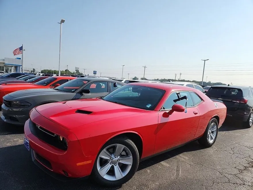2023 Dodge Challenger SXT photo 1