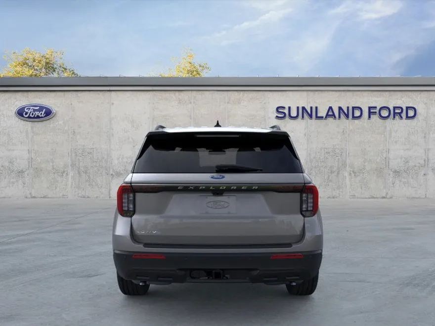 2025 Ford Explorer photo 1