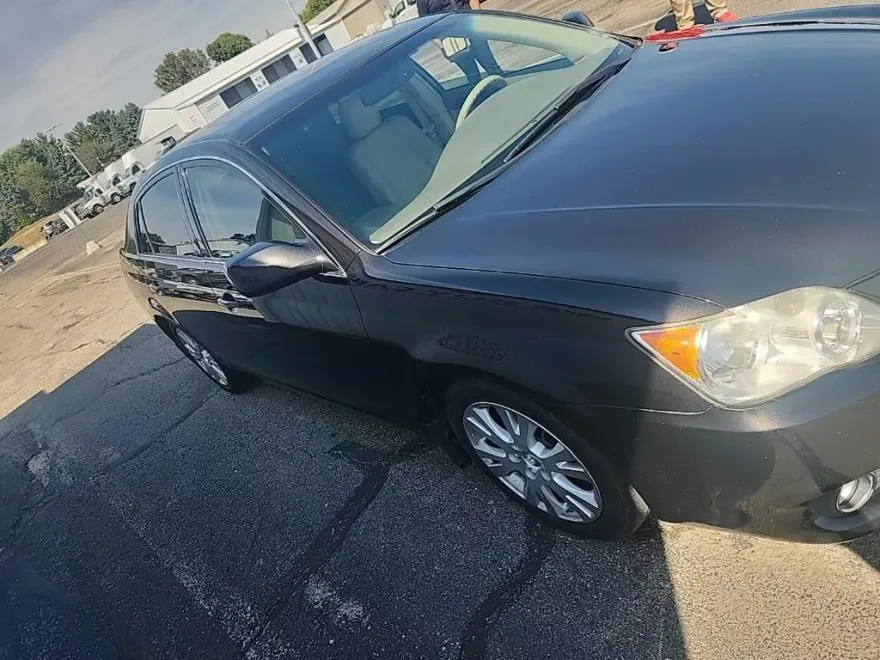 2010 Toyota Avalon XLS photo 1